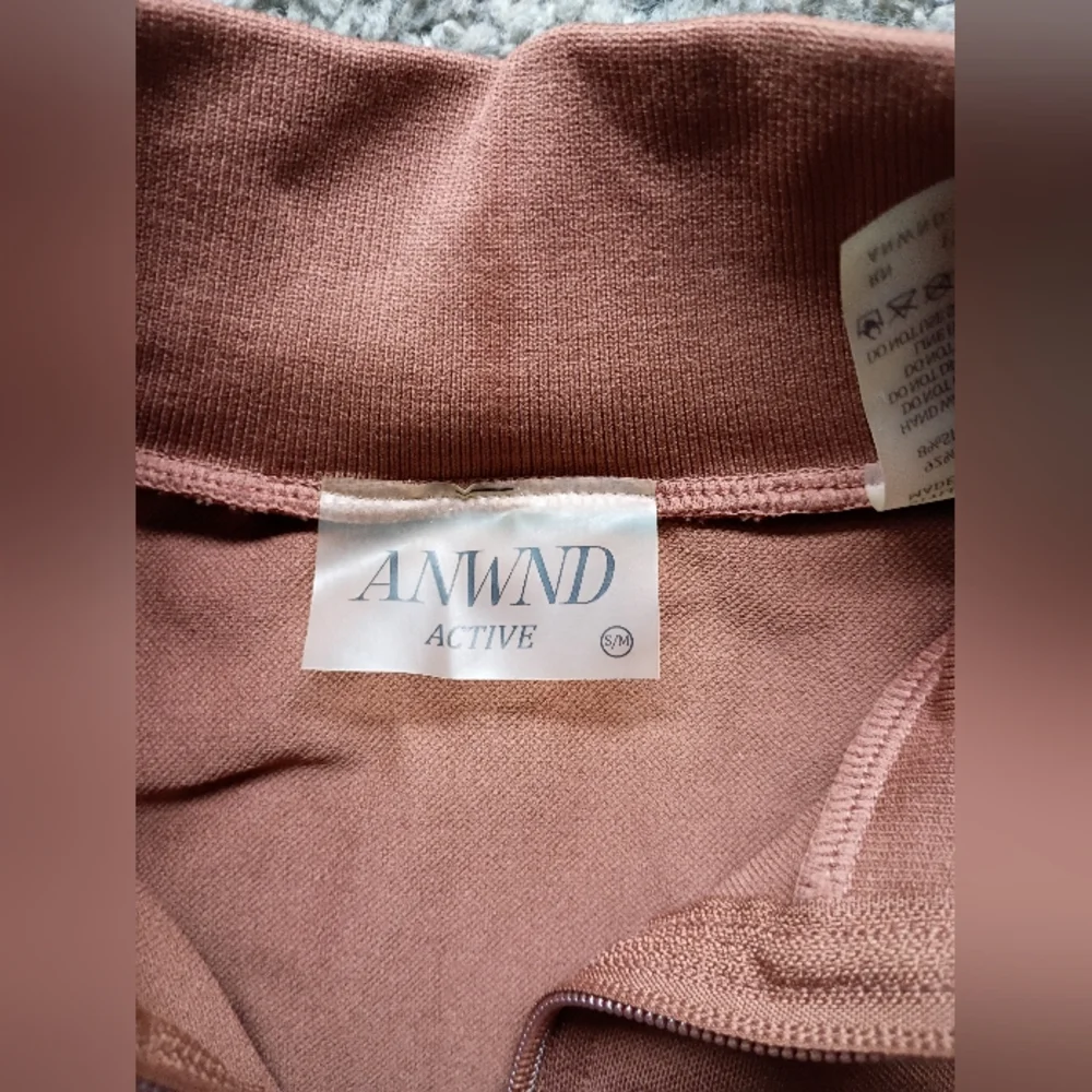 ANWND Copper Cropped Athletic Jacket - Picture 2 of 3